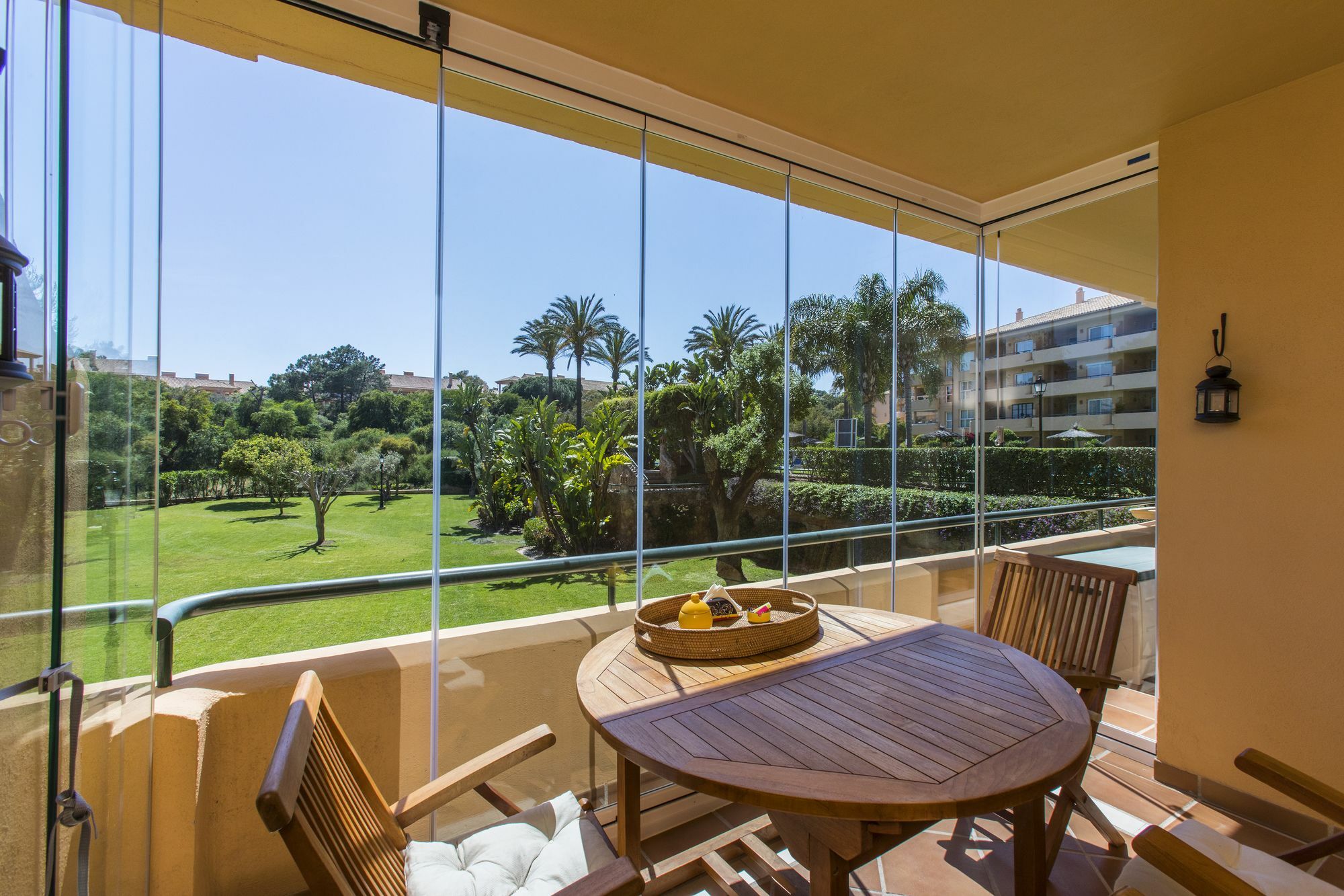 Perfect Location Between Golf And Apartment